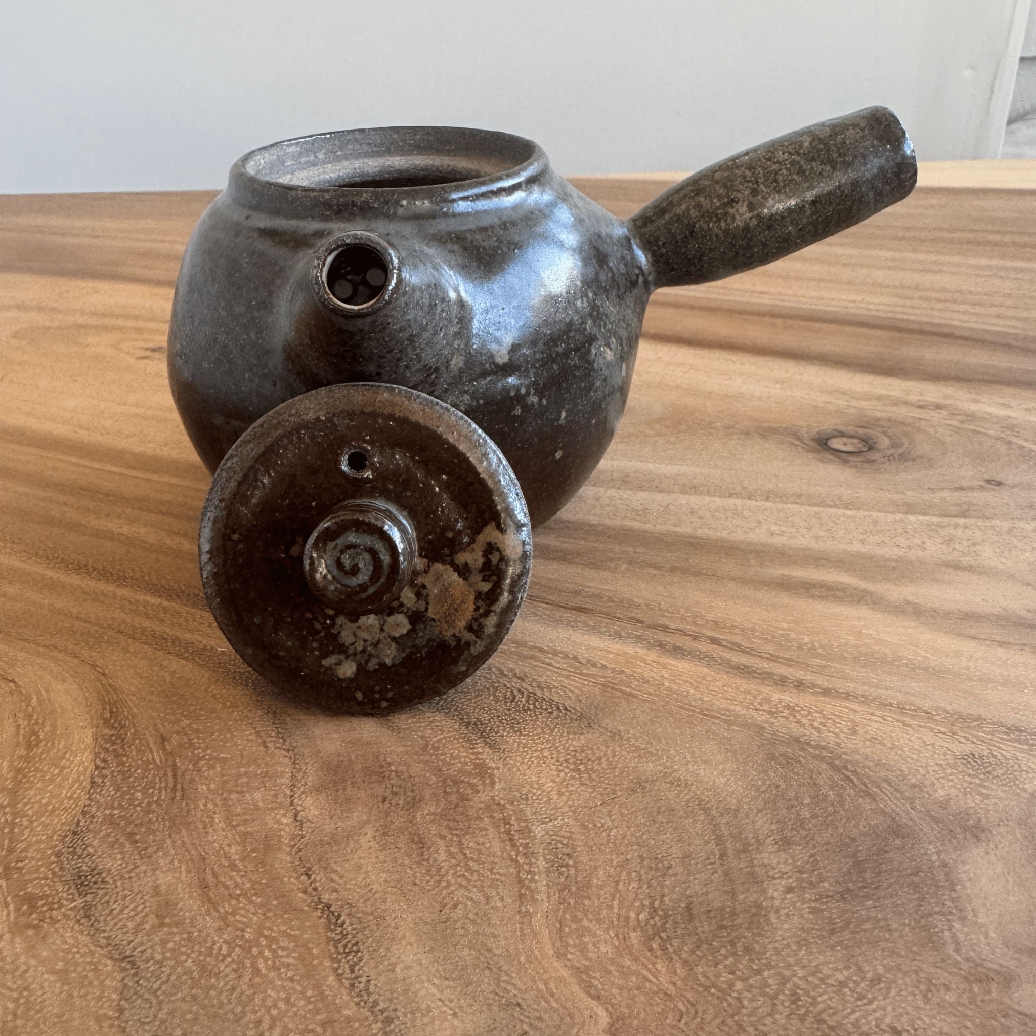 Ash - Sidehandle Teapot